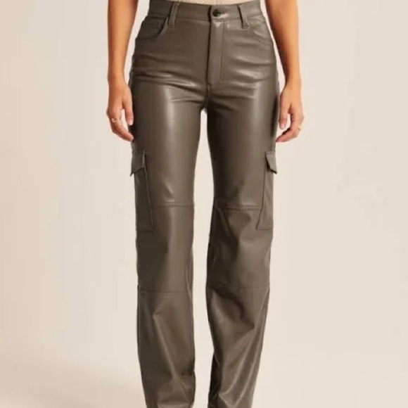 NWT Abercrombie & Fitch Curve Love The 90’s Relaxed Jean High Rise Vegan Leather - Picture 1 of 9